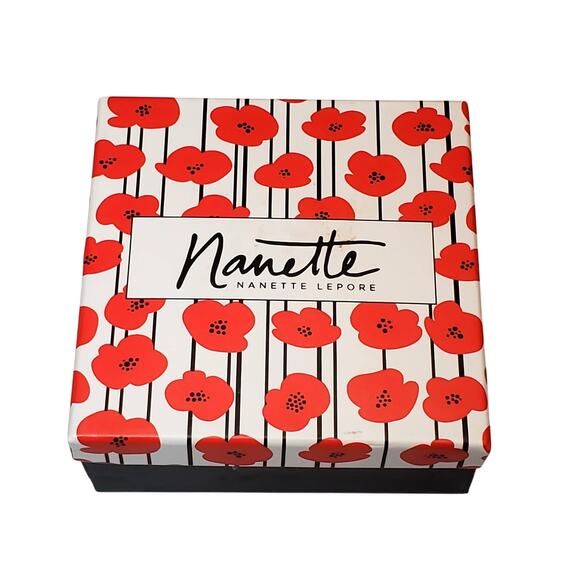 Nanette Lepore Stud Earrings Gift Box New - Picture 3 of 3